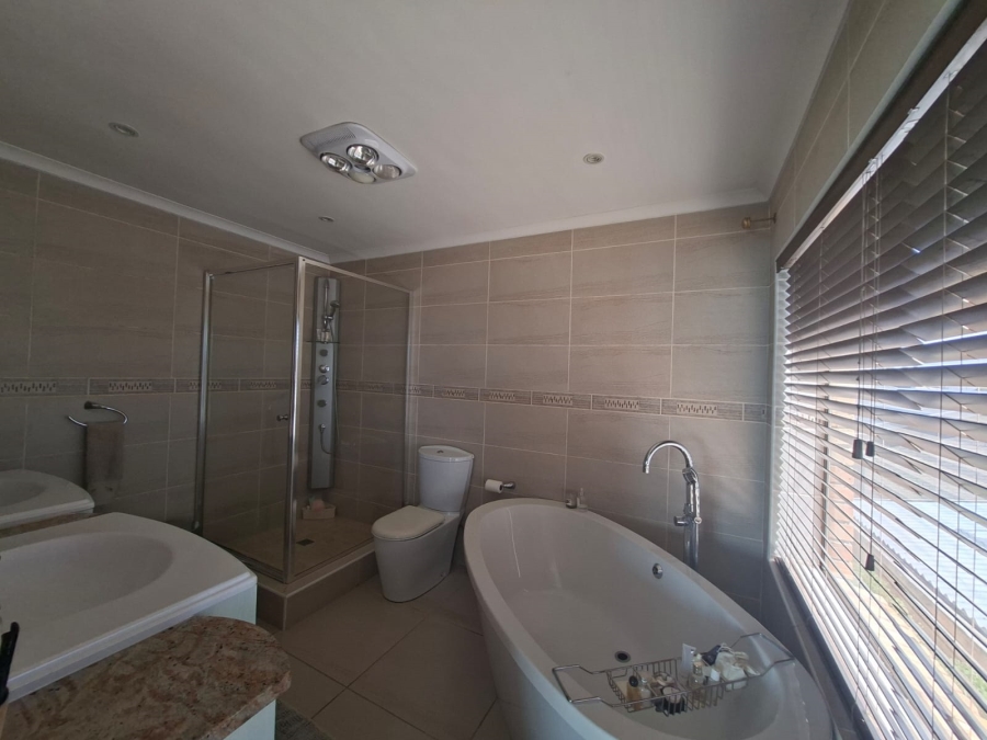6 Bedroom Property for Sale in Da Nova Western Cape